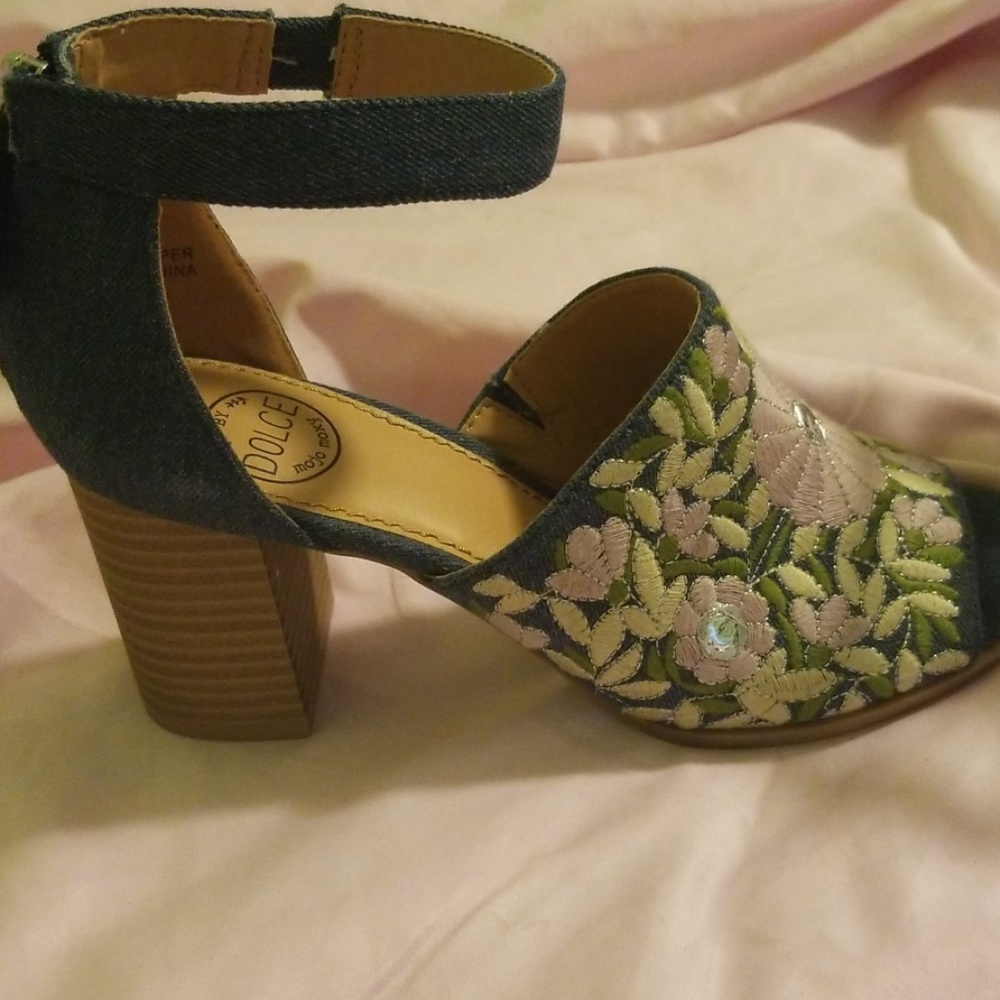 Shoes - Picture 3 of 4